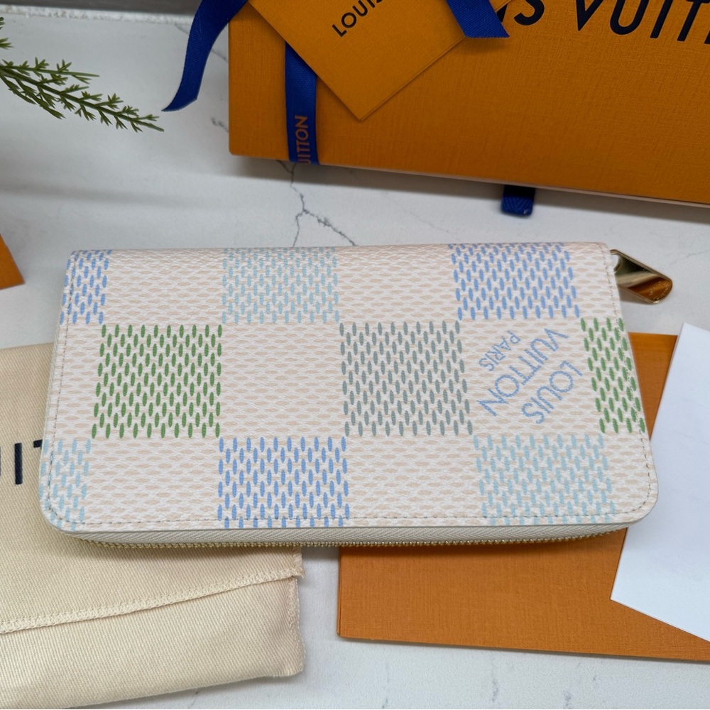 Louis Vuitton Zippy Wallet - Cream, Blue, Green
